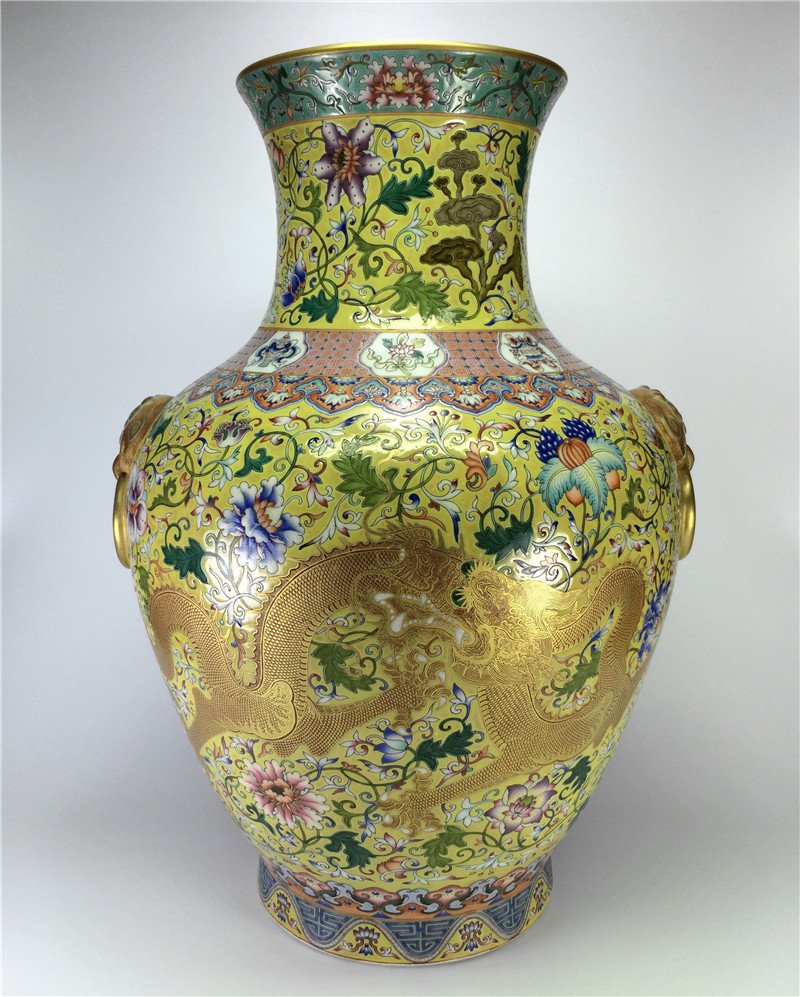 Exquisite gilt enamel porcelain vase of Qing Dynasty "Q (1 of 6)