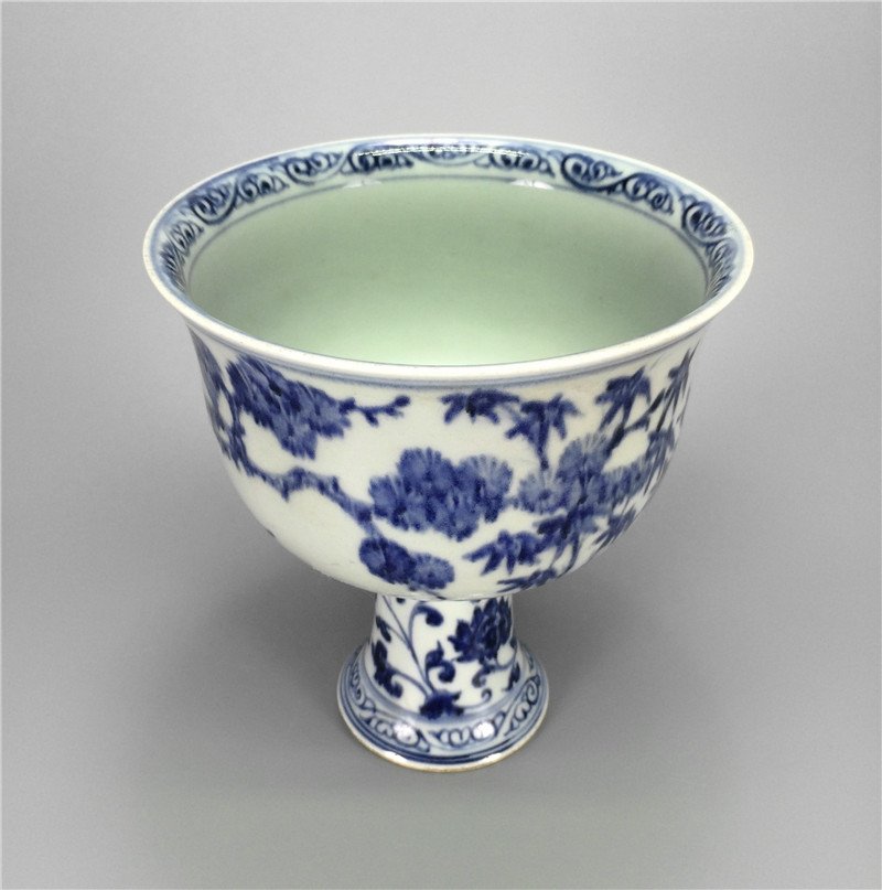 Chinese antique blue and white porcelain chalice.: Chinese antique blue and white porcelain chalice. Measure(inch), Height: 6-7/8, Diameter: 6-1/4 .