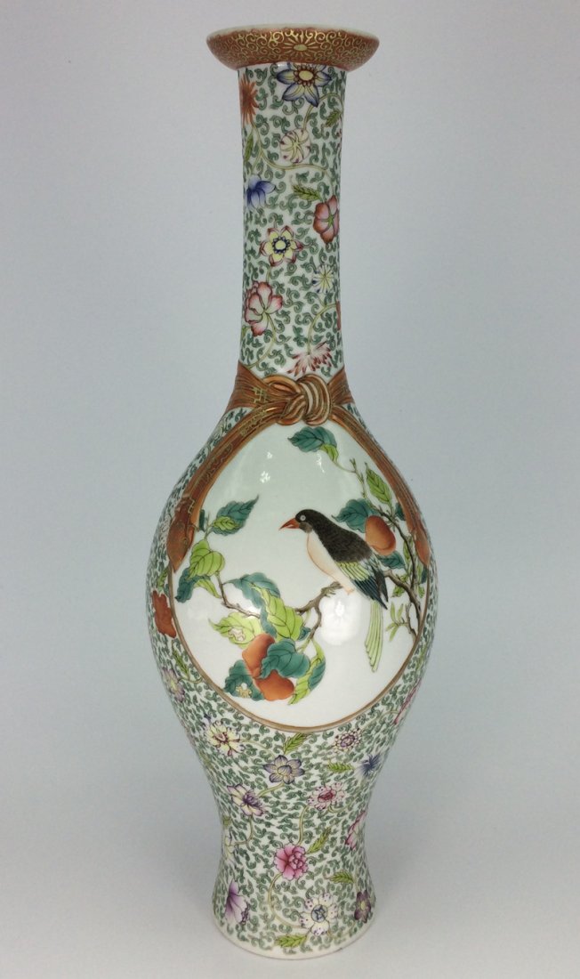 Qing Dynasty "QianLong" exquisite enamel porcelain vase (1 of 6)