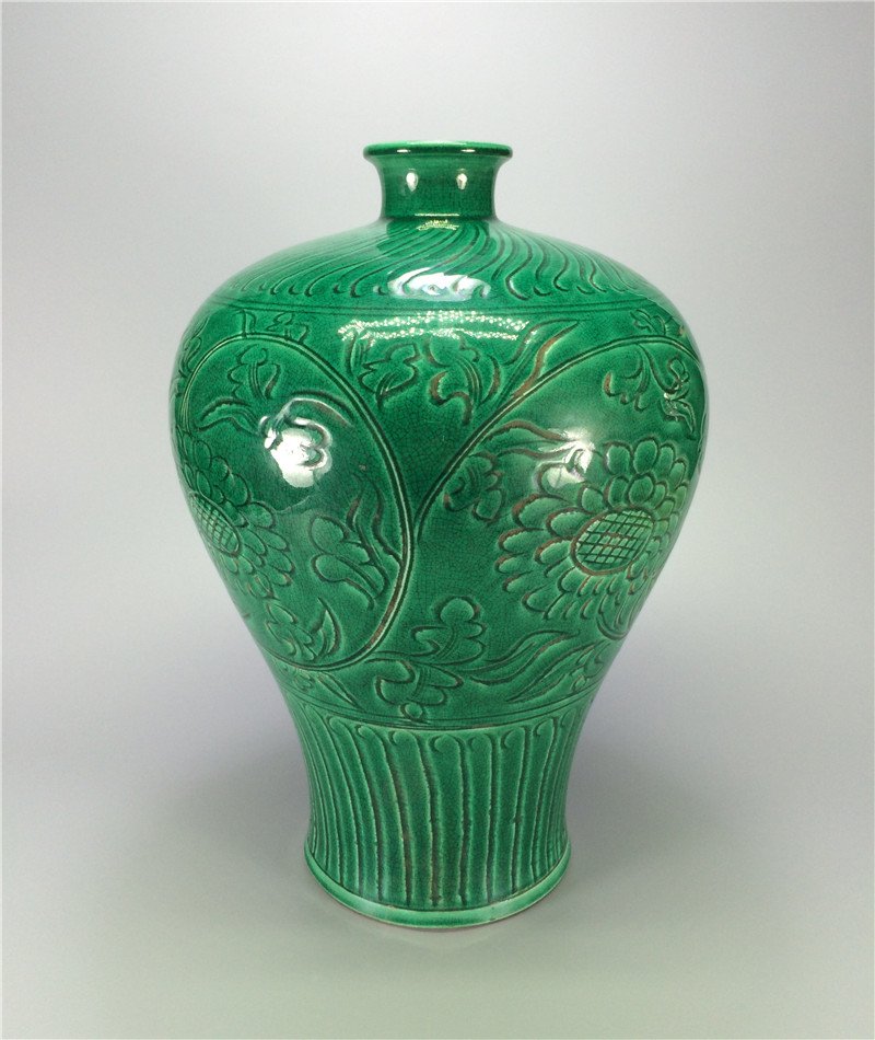 Chinese antique green glaze porcelain vase . (1 of 6)