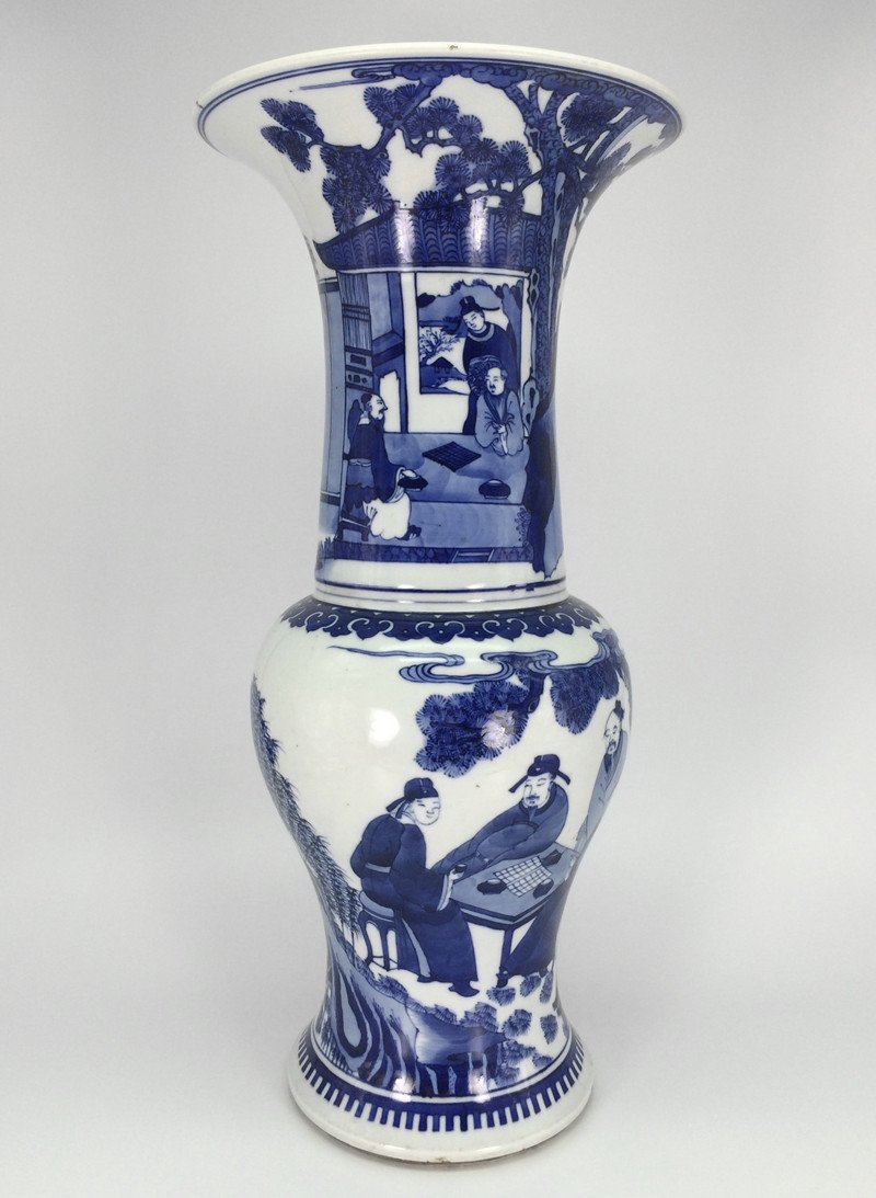 Chinese antique blue and white porcelain large vase. (1 of 10)