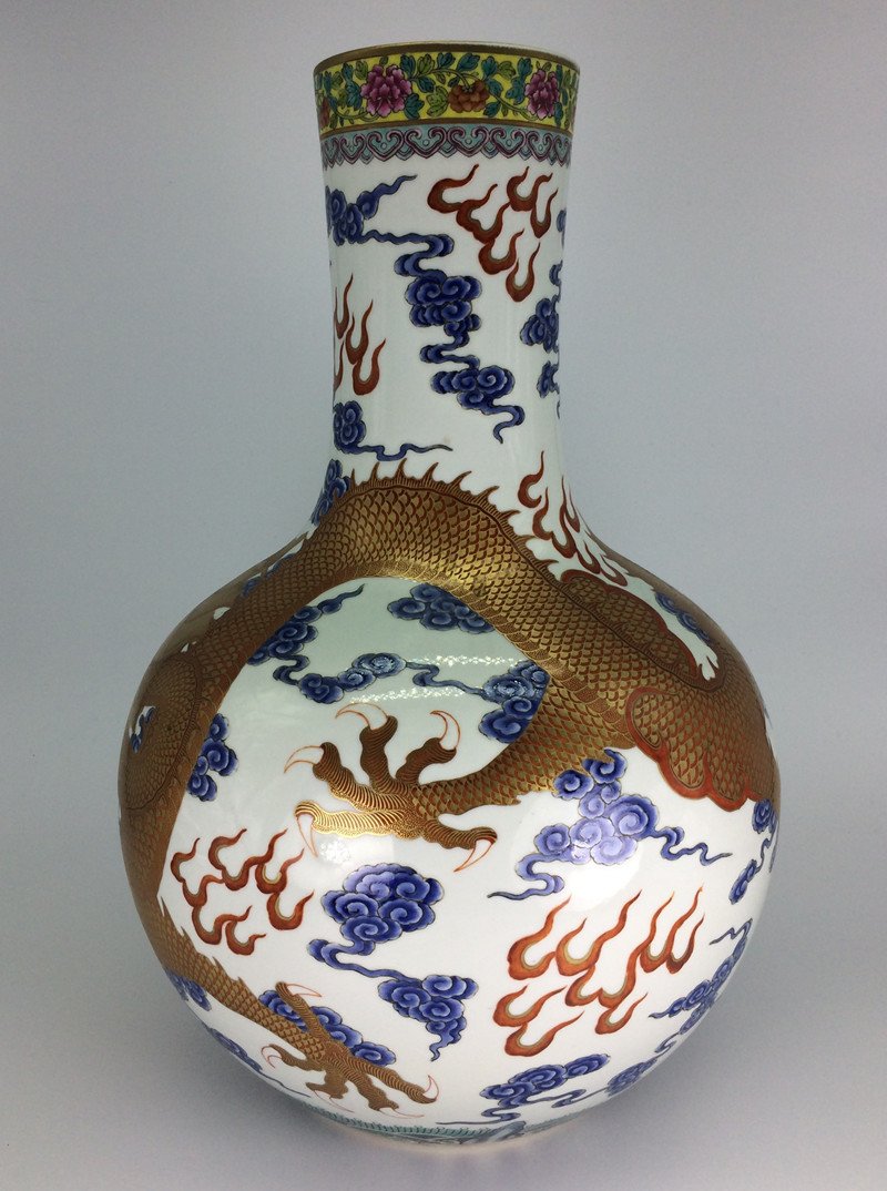 Exquisite gilt dragon large porcelain vase Qing Dynasty (1 of 5)