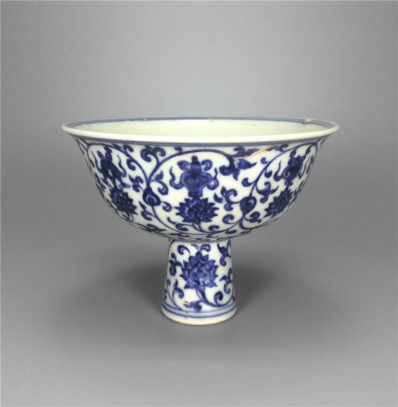 Chinese antique blue and white porcelain chalice.: Chinese antique blue and white porcelain chalice. Measure(inch), Height: 4, Diameter: 5-1/2 .