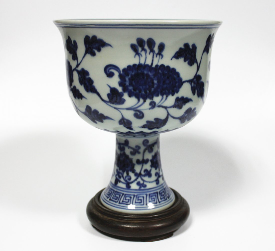 Chinese blue and white porcelain chalice: Chinese blue and white porcelain chalice, Ming Dynasty XuanDe mark. Measure(inch), Height: 7 Diameter: 6.