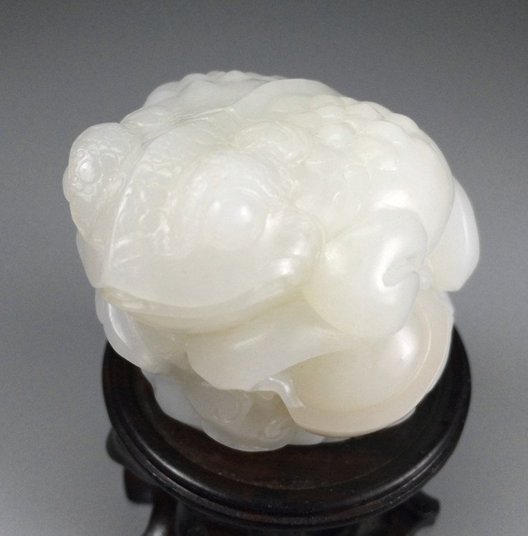 Chinese white jade carved Toad. (1 of 7)