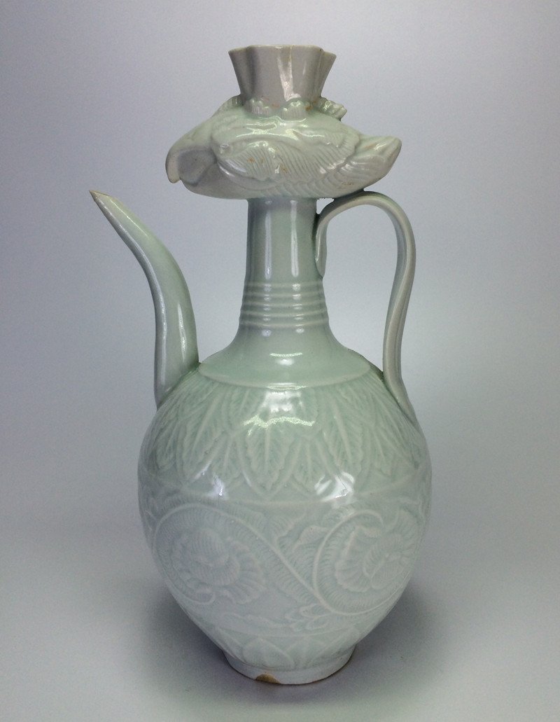 Chinese antique white glaze bird's mouth porcelain pot.: Chinese antique white glaze bird's mouth porcelain pot. Measure(inch), Height: 10, Diameter: 5 .