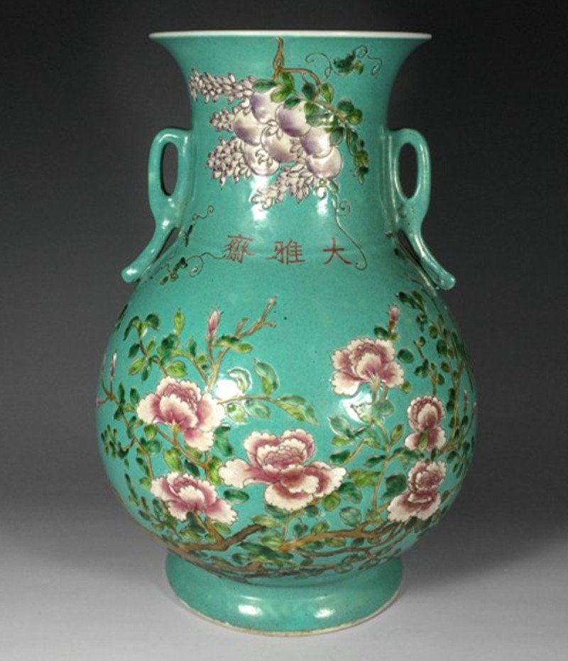 Chinese antique famille rose porcelain vase.: Chinese antique famille rose porcelain vase. Measure(inch), Height: 14-1/4, Diameter: 10-1/2 .