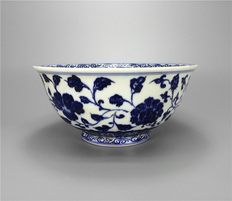 Blue and white porcelain bowl of Ming Dynasty XuanDe: Blue and white porcelain bowl of Ming Dynasty XuanDe mark . Measure(inch), Height: 3-3/4, Diameter: 8-1/8 .