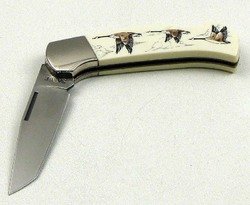 Scrimshaw by Sabre Duck Pocket Knife: Scrimshaw by Sabre Duck Pocket KnifeMeasures: Stainless steel locking blade. Cabin scene on one side, ducks on the other. 4" X 1 1/4" X 1/2" With open blade 7 1/4"