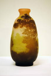 A BEAUTIFUL AND RARE GALLE VASE IN PURPLE, PINK, GREEN