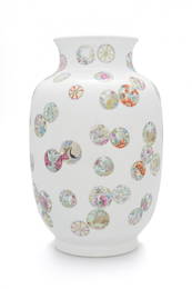 AN IMPORTANT AND ELEGANT FAMILLE ROSE "FLOWER AND