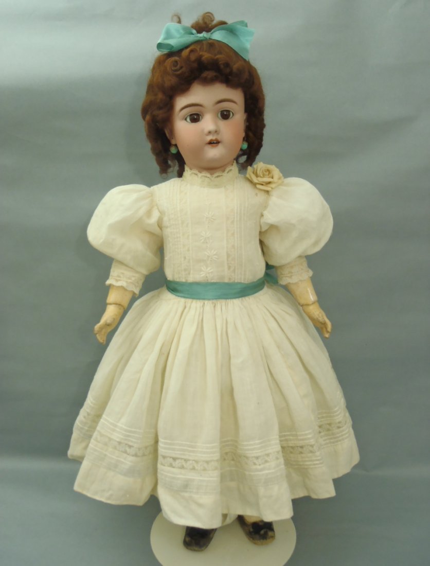 Heinrich Handwerck French market DEP Bébé 21" Doll: Heinrich Handwerck is probably best known for their Bébé dolly face bisque head child dolls with pierced ears and gorgeous large Jumeau like eyes.In every German doll collection, there should be one
