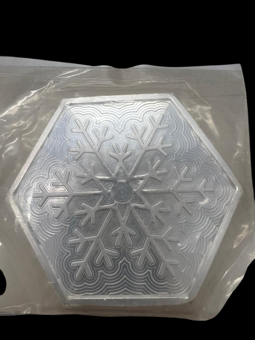 10oz Hexagon Silver Snowflake: 10oz Hexagon Silver Snowflake #NGFY65105v15