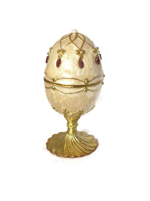 VINTAGE 1970S FABERGE EGG MUSIC BOX: VINTAGE 1970S FABERGE EGG MUSIC BOX **|**|** VINTAGE 1970S FABERGE EGG MUSIC BOX VERY GOOD CONDITION SMALL CHIP AT THE BOTTOM #42786v2