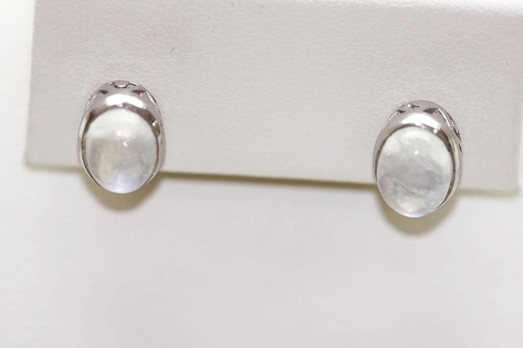 14.95 CTW MOON STONE EARINGS .925 STERLING SILVER: 14.95 CTW MOON STONE EARINGS .925 STERLING SILVER **|**|** 14.95 CTW MOON STONE EARINGS .925 STERLING SILVER STONE WEIGHT 2.98 CTW ; MSRP: $90 #25427v1