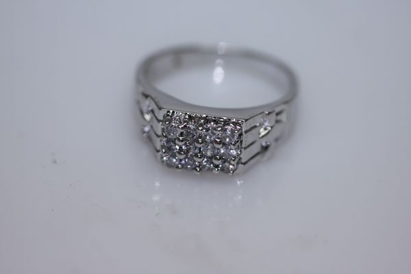 CZ RING .925 STERLING SILVER: CZ RING .925 STERLING SILVER **|**|** CZ RING .925 STERLING SILVER RING SIZE 8 #23856v1