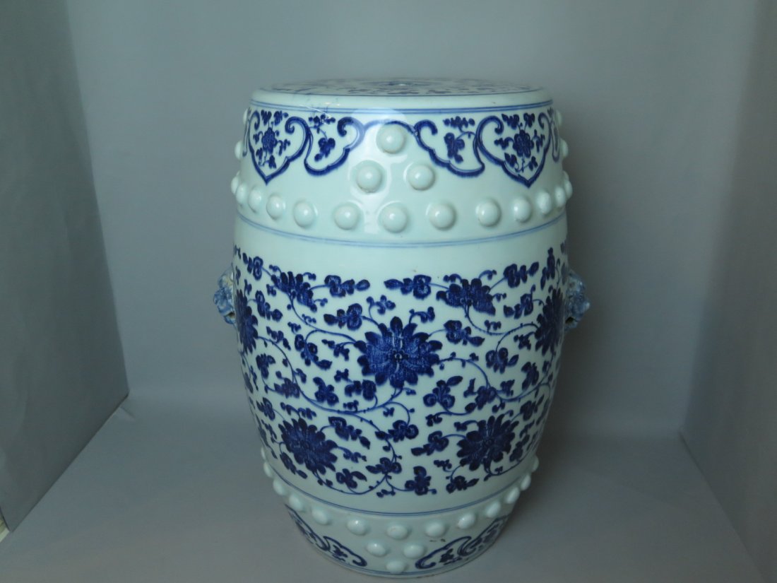 B & W Porcelain Chinese Garden Stool: B & W Porcelain Chinese Garden Stool. Qing Dynasty. H:44.5 cm.