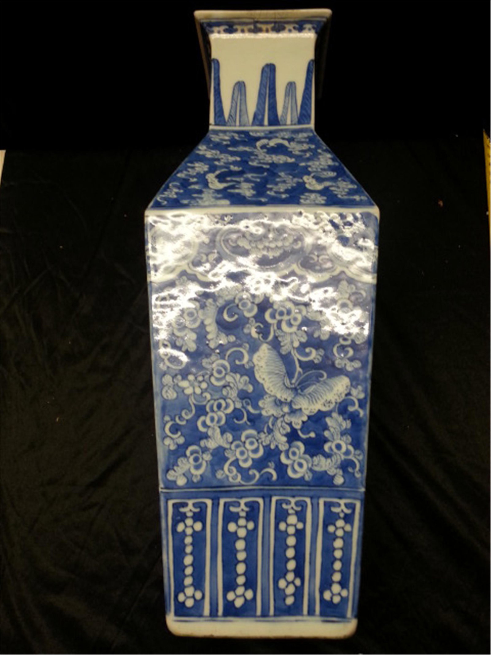 Antique Porcelain vase (1 of 7)