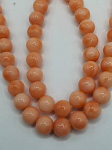 Coral  Necklace.: Coral Necklace bead diameter 5.75 mm The picture is an enlarged picture