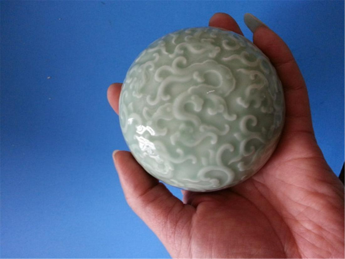 Antique porcelain BOX: Antique porcelain BOX