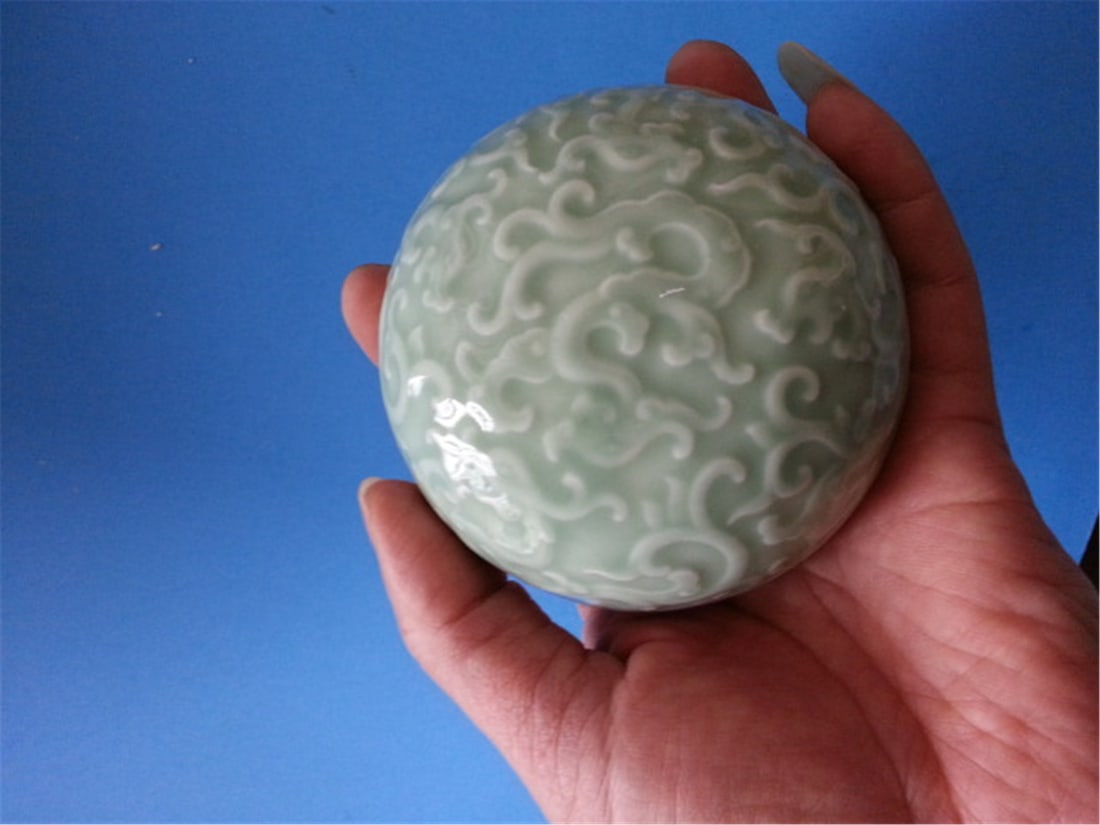 Antique porcelain BOX: Antique porcelain BOX