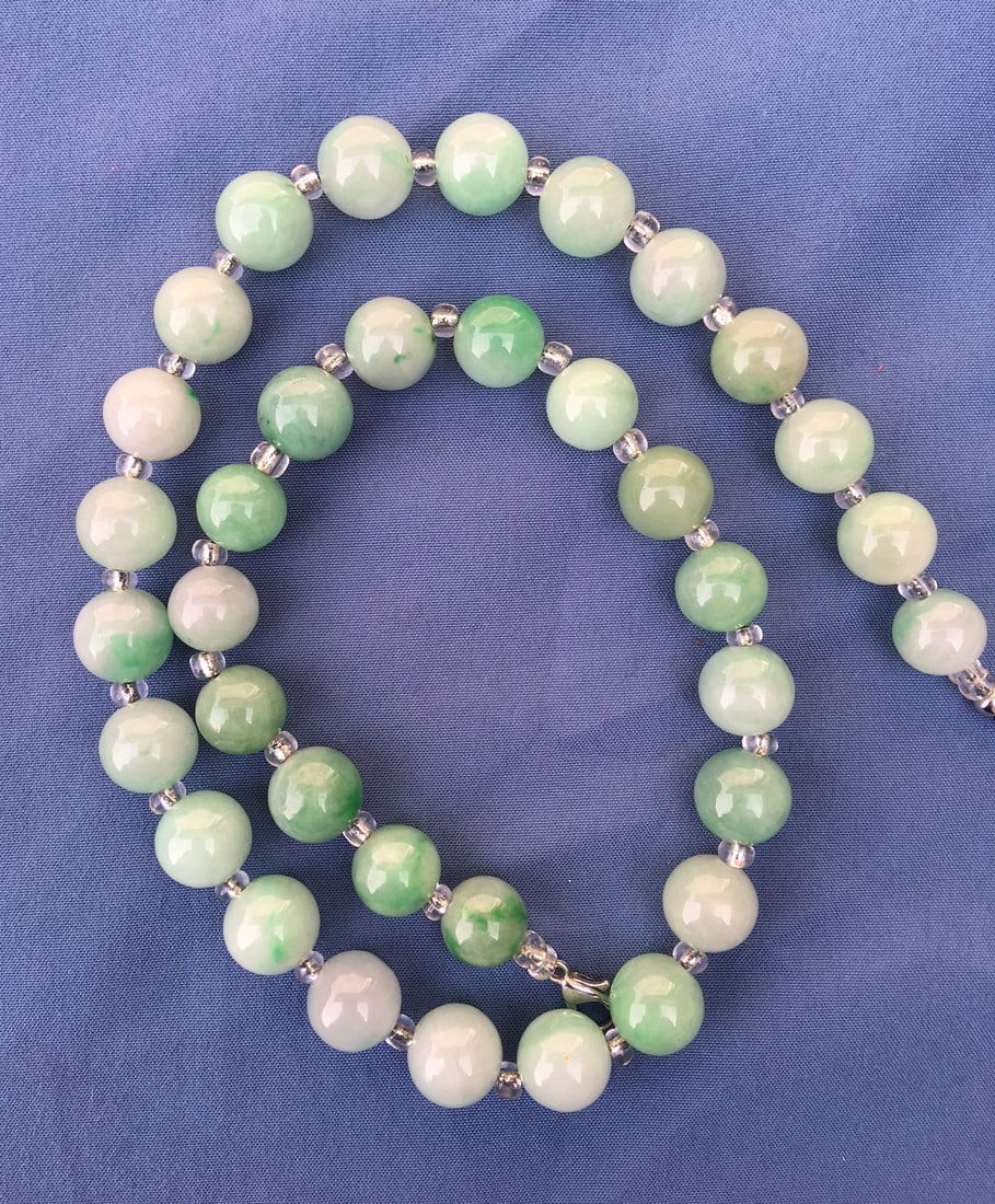 A Natural Jadeite Necklace in big beads (1 of 2)