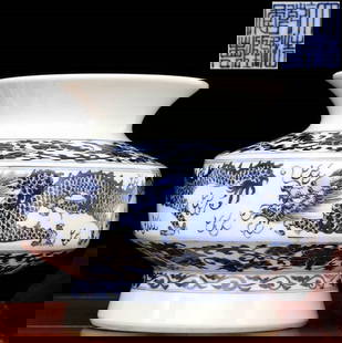 Qing Dynasty, Qianlong Period Height 15.50CM Diameter 14.00CM Belly Diameter 18.00CM Bottom Diameter: Qing Dynasty, Qianlong Period Height 15.50CM Diameter 14.00CM Belly Diameter 18.00CM Bottom Diameter 13.30CM