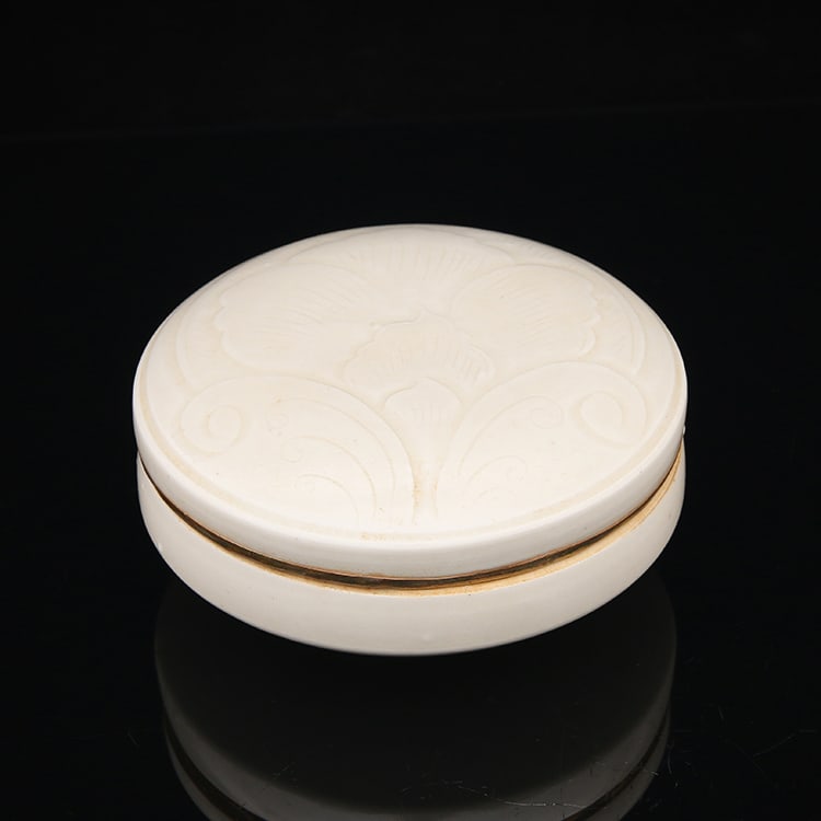 Ding kiln, gold-clad, carved peony pattern, Indonesian box, height 5.80 cm, diameter 11.80 cm, (1 of 7)