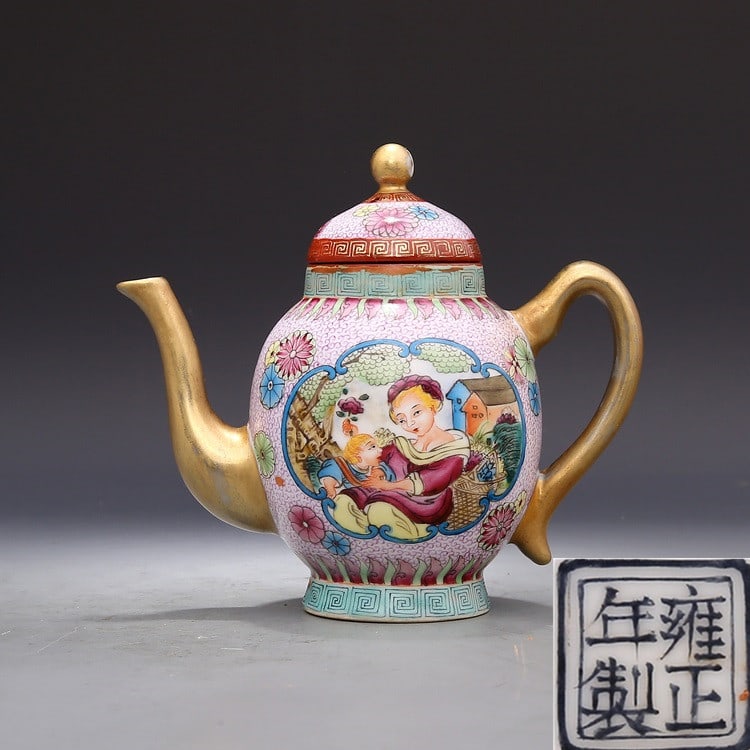 Mark Yongzheng, French blue color and gold-painted pot with handle,: Mark Yongzheng, French blue color and gold-painted pot with handle, height 15.00CM, caliber 5.70CM, belly diameter 9.00CM, bottom diameter 6.00CM