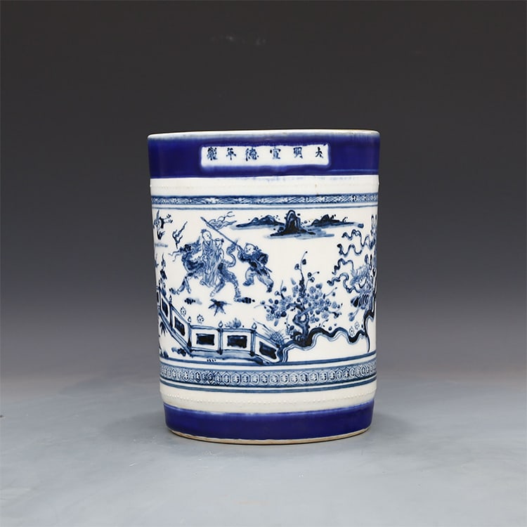 Mark Ming Xuande hand-painted blue and white unicorn sending children [large] bottle Height 22.00CM: Mark Ming Xuande hand-painted blue and white unicorn sending children [large] bottle Height 22.00CM Diameter 17.00CM Bottom Diameter 15.00CM