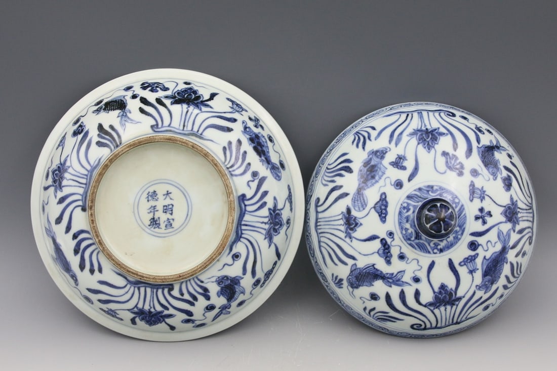 Mark Xuande Year Blue and White Lotus Pond Swimming Fish Cover Bowl: Mark Xuande Year Blue and White Lotus Pond Swimming Fish Cover Bowl Height 14.10CM Diameter 21.90CM Bottom Diameter 10.90CM