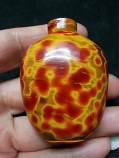 ANTIQUE CHINESE SNUFF BOTTLE: ANTIQUE CHINESE SNUFF BOTTLE
