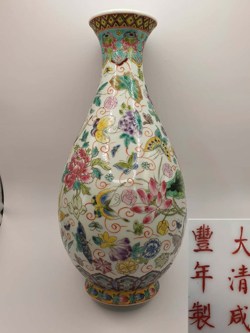 Mark Qing Dynasty vase (1 of 9)
