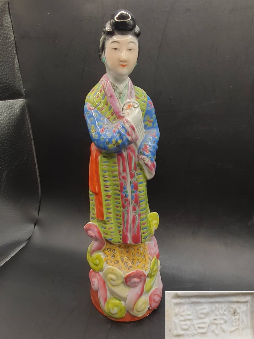 Republic of China Porcelain Statue H26 cm (1 of 7)