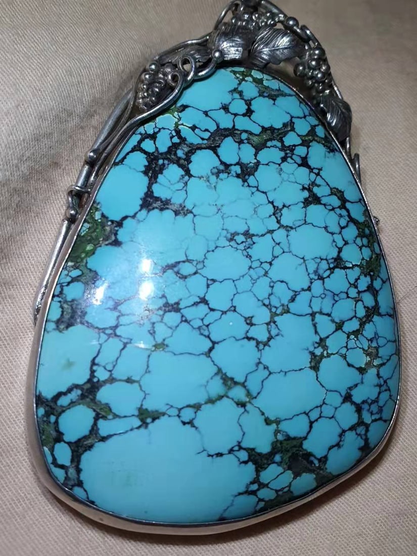 Top natural oversized mirror gloss turquoise pendant: Top natural oversized mirror gloss high blue high porcelain rust flower turquoise pendant. Old silver package.