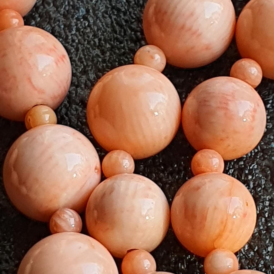 Beautiful coral Necklace: Beautiful coral Necklace diameter 11.5mm