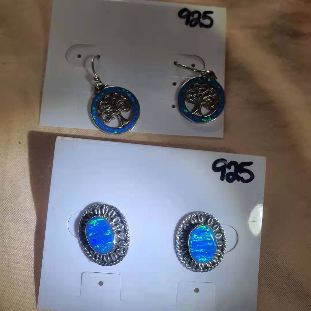 Opel earrings: Opel earrings