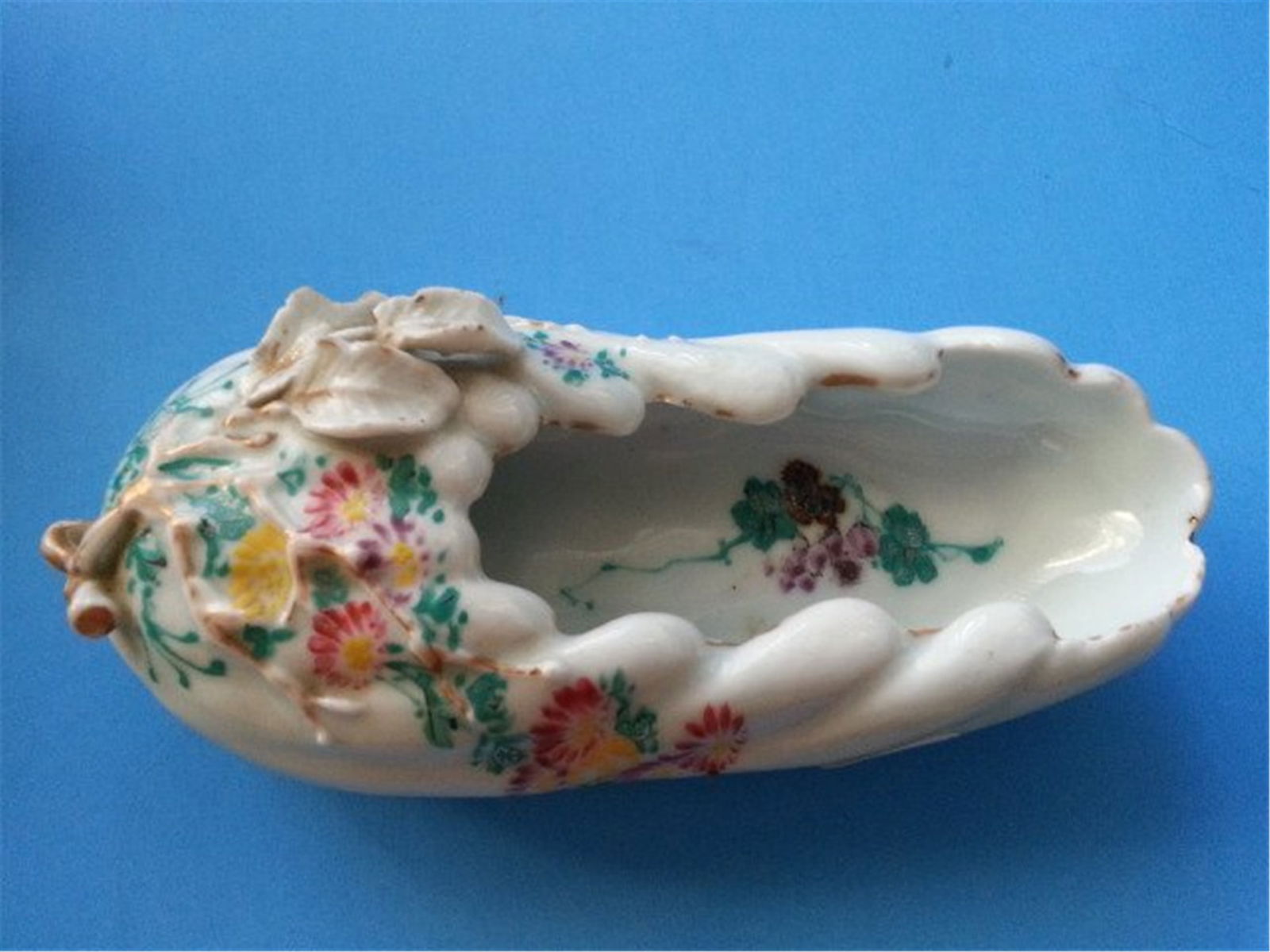 Chinese Antique Porcelain Brushpot: Chinese Antique Porcelain Brushpot