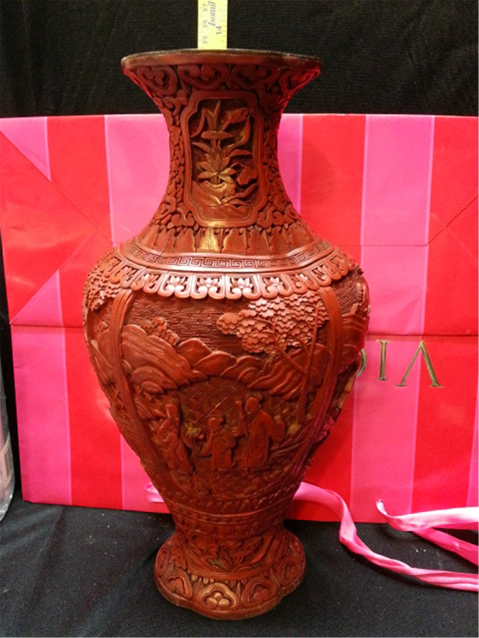 Qing carved cinnabar lacquered Vase (1 of 8)