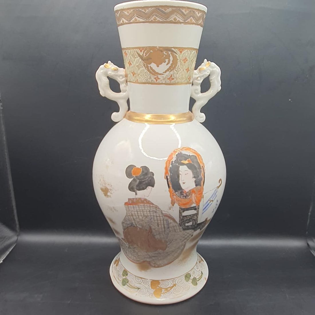 Japanese vase (1 of 8)