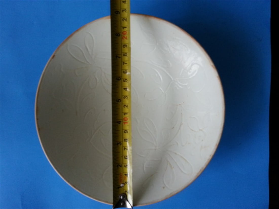 Antique porcelain Bowi: Antique porcelain Bow