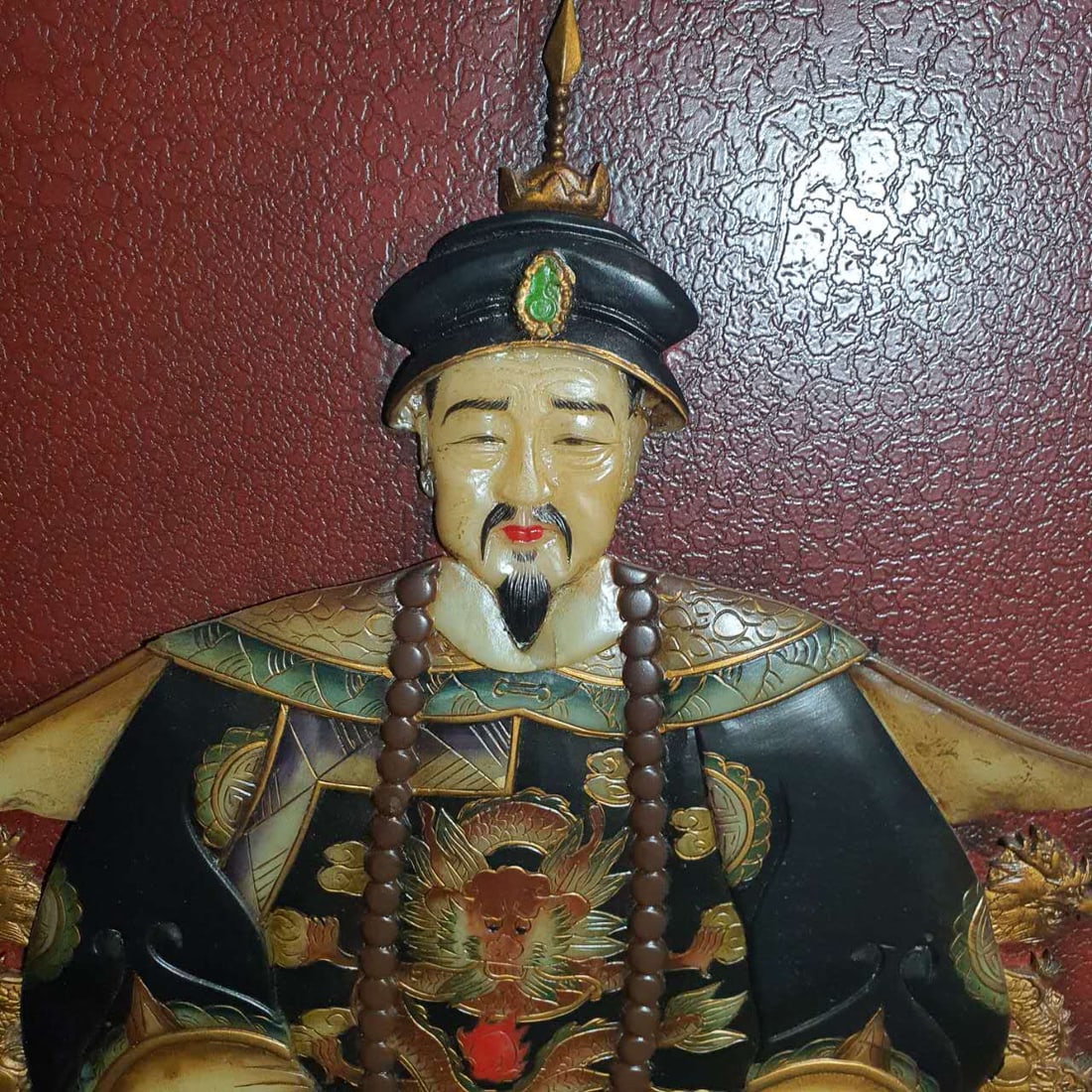 Jade carving and inlay of Emperor Qianlong's portrait. (1 of 5)