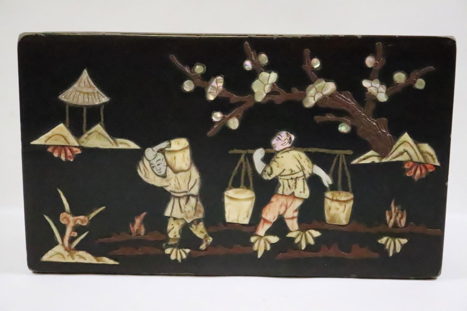 A Lacquer box with bone overlay - 2