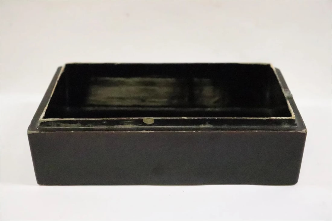 A Lacquer box with bone overlay - 5