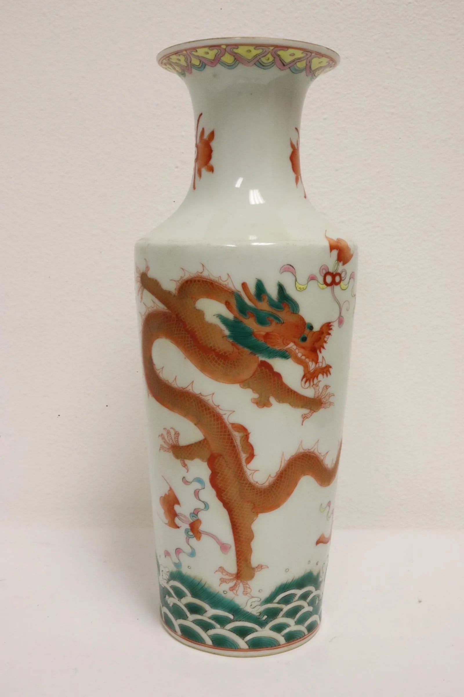 Famille rose porcelain vase with dragon,Marked Qing, Qianlong Period (1 of 9)