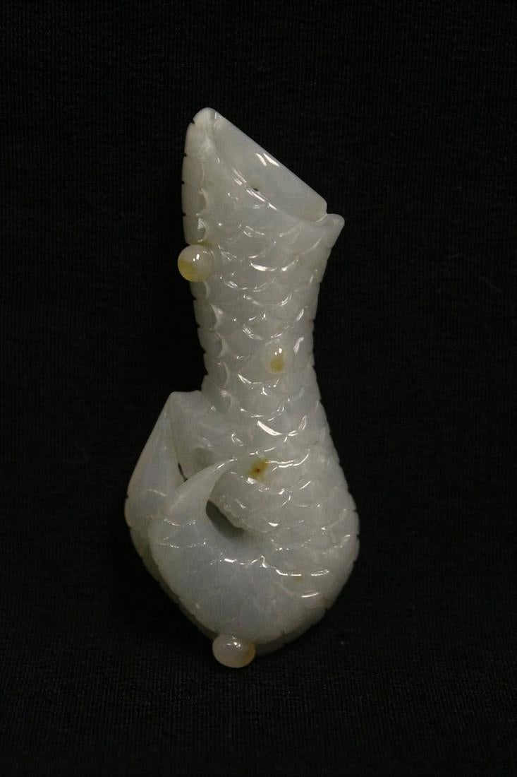 A piece of funny jadeite in bird craw shape, fine natural jadeite (1 of 8)