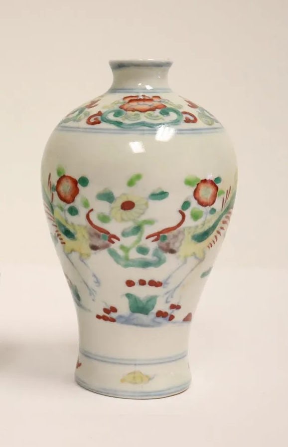 Wucai porcelain vase with phoenix pattern, marked Chenghua Period Ming Dynasty. 7"Hx4"d (1 of 5)