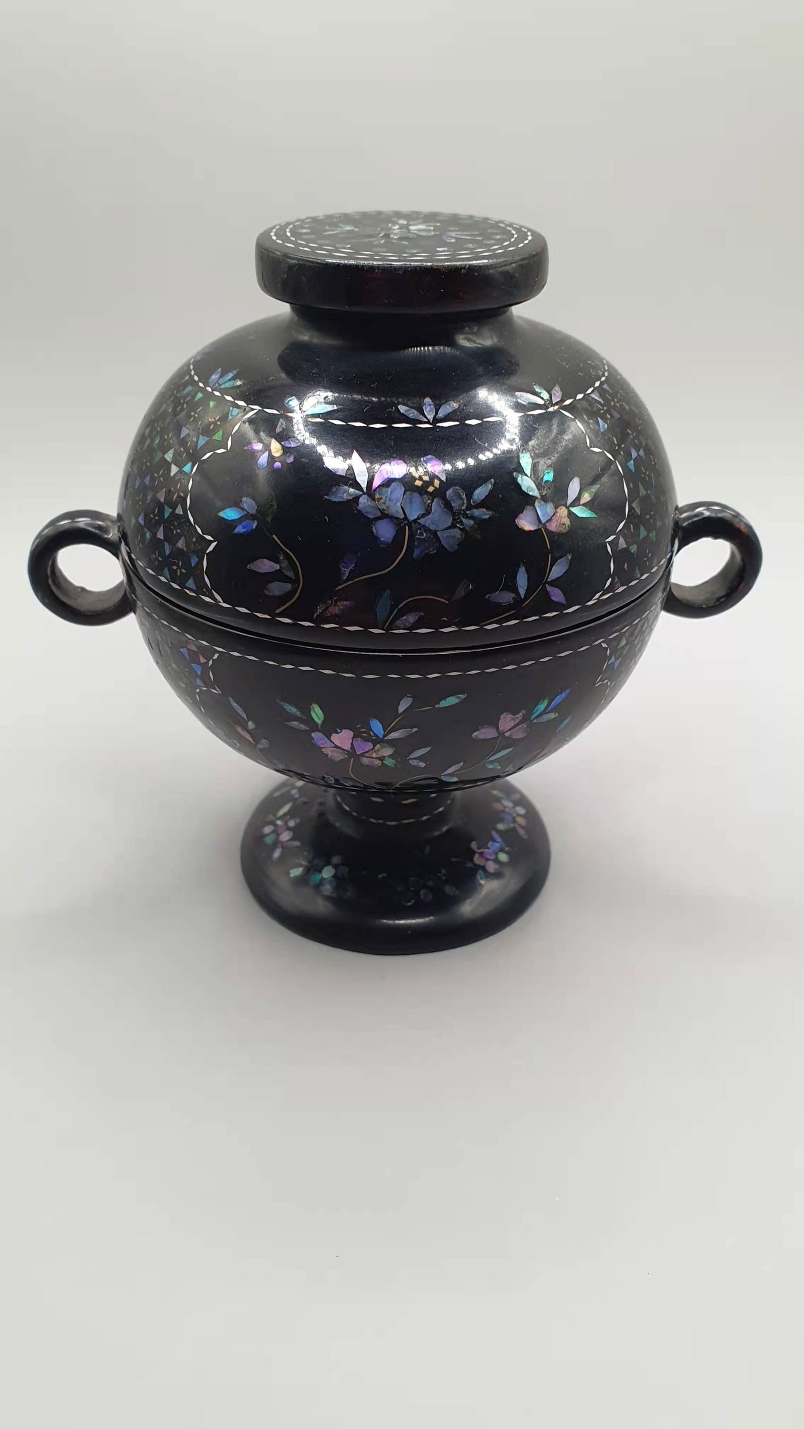 Lacquer Mother of Pearl inlaid box (1 of 5)