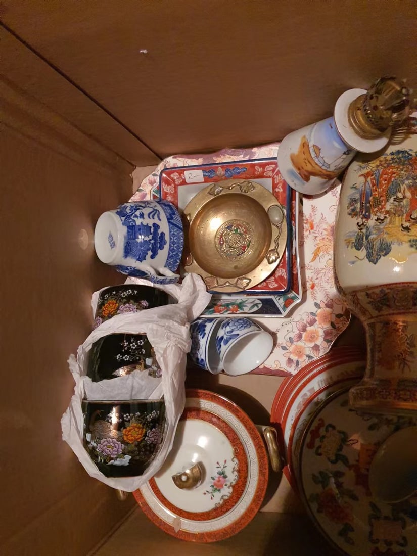 A box of Porcelain (1 of 6)