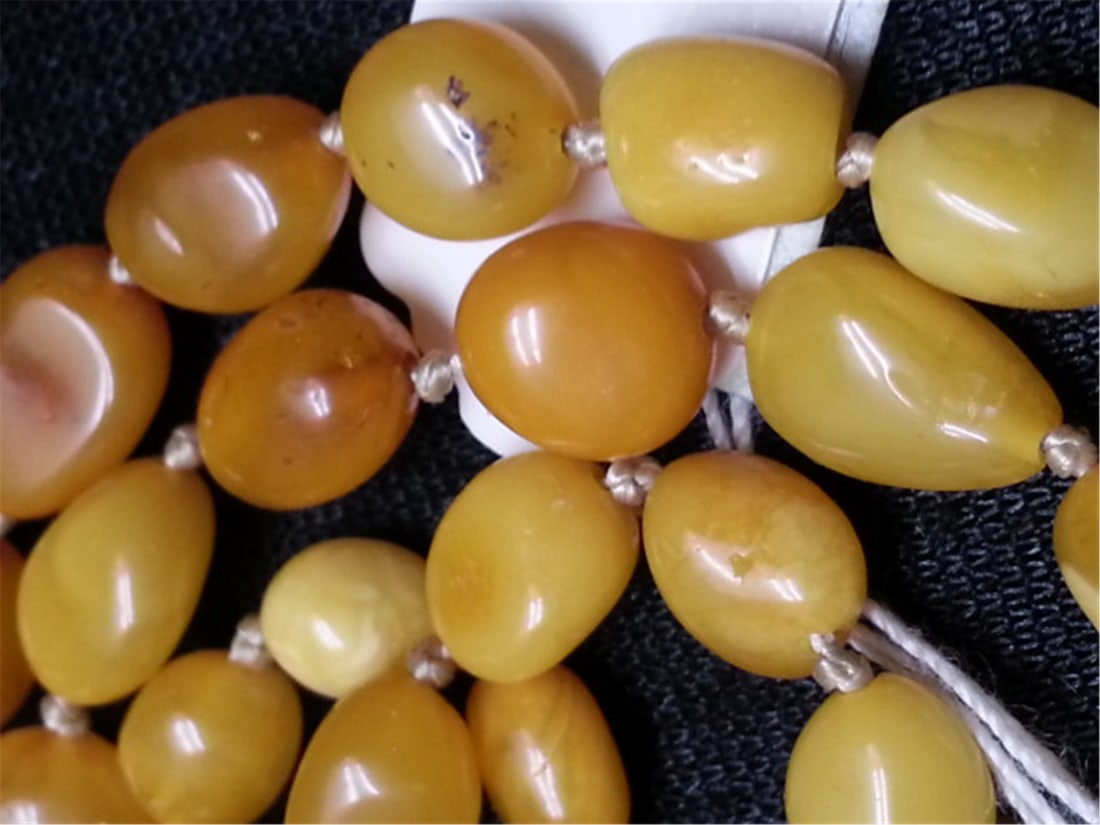 Amber NECKLACE (1 of 5)